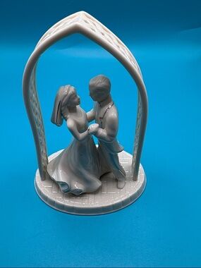 Lenox Wedding Promises Forever Bride And Groom Cake Topper or Figurine